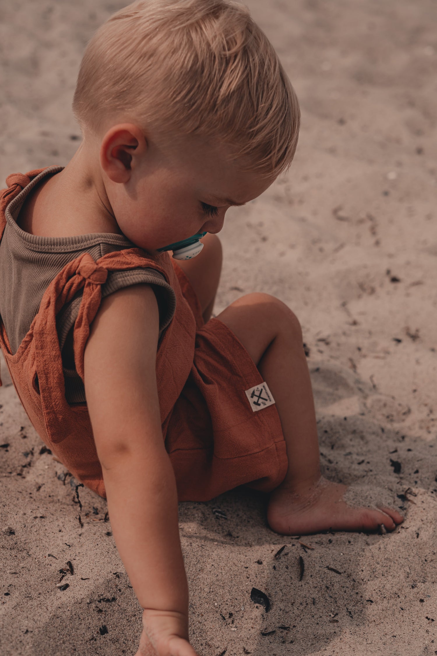 Strampler und Overalls