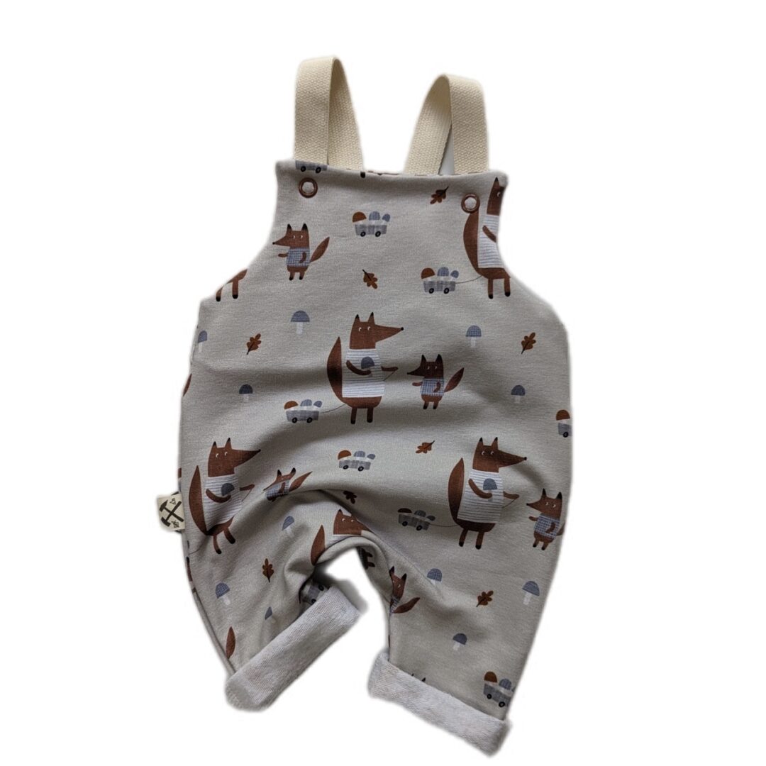 Latzhose mit Druckknopfverschluss